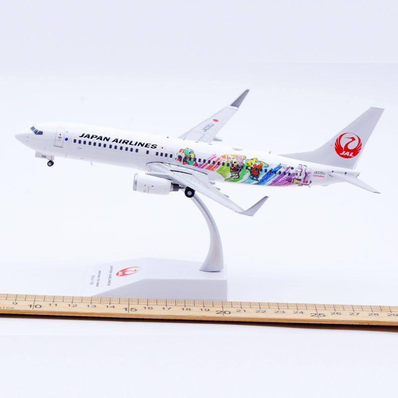 Jcwings 1: 200 โมเดลเครื่องบินโลหะผสม Japan Airlines Boeing B737-800 JA330J