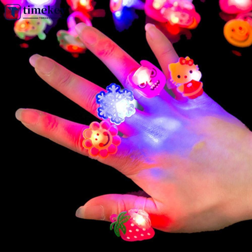 TME แหวนเรืองแสงเงาการ์ตูน LED Flash Lights Glow In The Dark ของเล่นสําหรับเด็ก