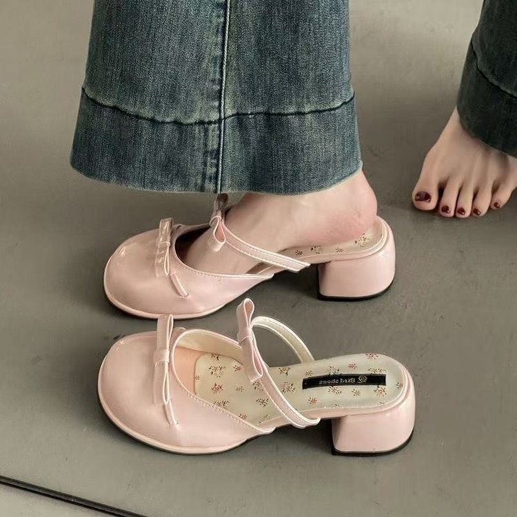 รองเท้าส้นสูงหัวกลมสำหรับผู้หญิงที่มีสายรัดโบว์