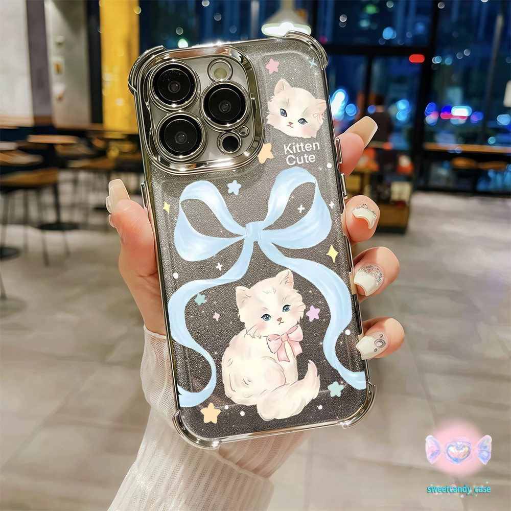 💖จัดส่งในพื้นที่💖 เคสสี่มุมที่ป้องกันการล้ม แมวขาว โค้งคำนับสีฟ้า สําหรับ IPhone16 15 14 13 12 8plus Pro Promax X XR XS