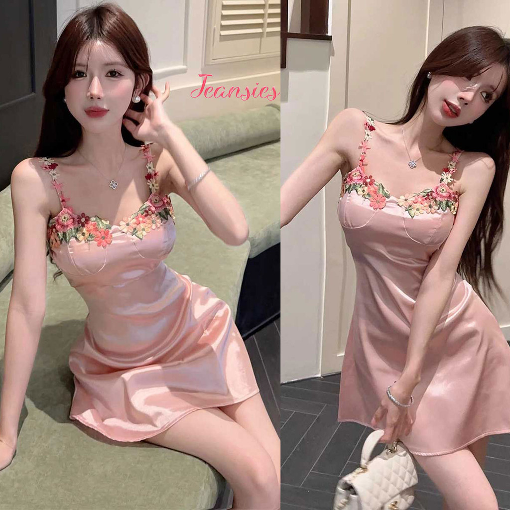 เดรสสั้นปักลายดอก พรางหุ่น