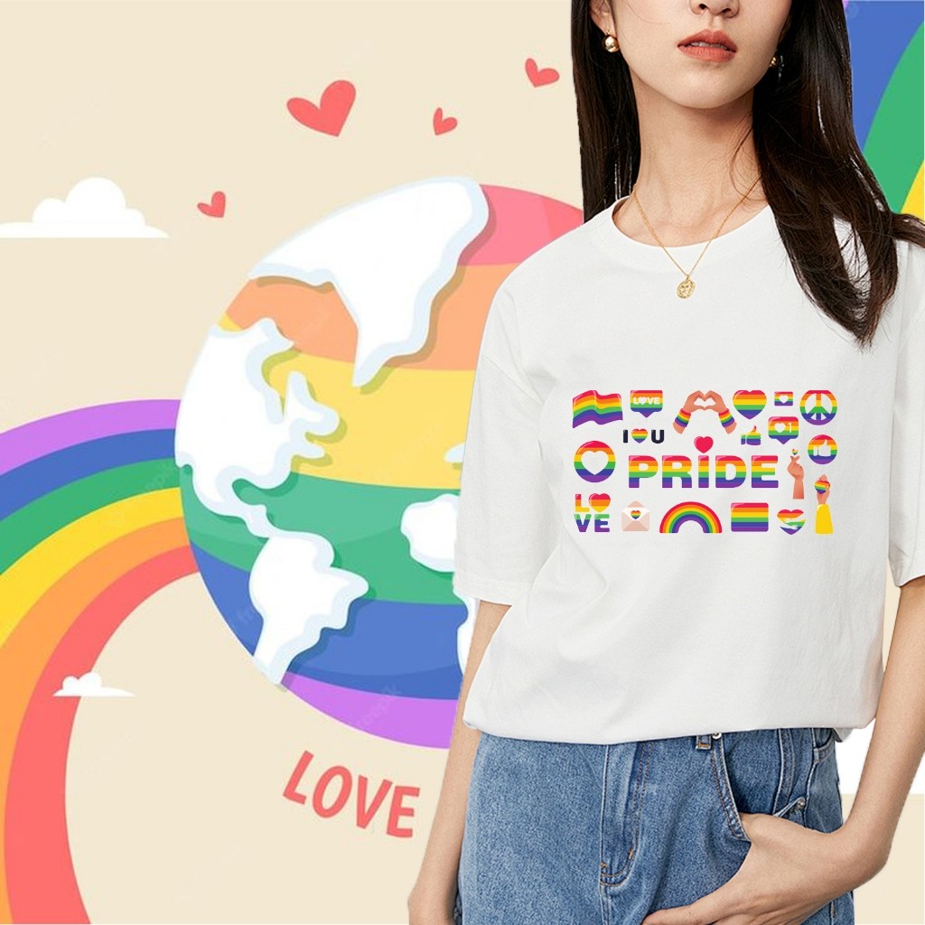 ผ้าฝ้ายพรีเมี่ยมลูกเรือ - เสื้อยืดคอกับ LGBTQ+ Pride Patchwork Graphic, อินเทรนด์ Inclusive ความงามแ