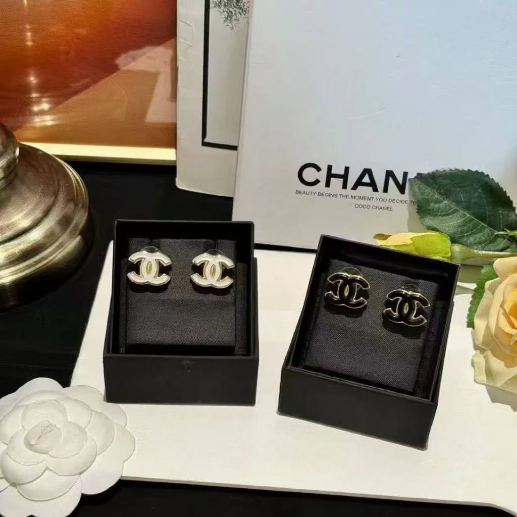 ต่างหูแบบสตั๊ดสไตล์ C คู่ / เครื่องประดับแฟชั่นผู้หญิง / ของขวัญ