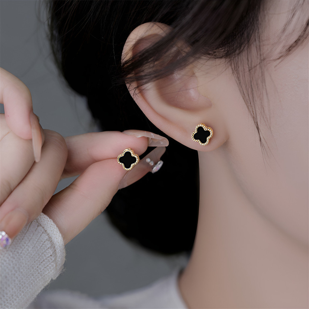 Mini Small Lucky Four-Leaf Clover ต่างหู S925 Simple All-Match ต่างหูฤดูร้อน