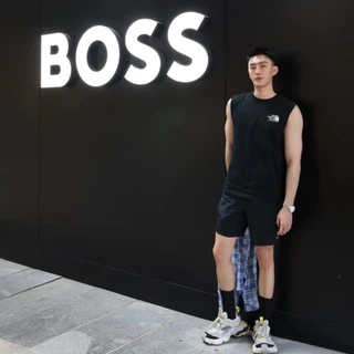 💫 เสื้อแขนกุด พิมพ์"THE NOPTH FAOE" เสื้อกั๊กแขนกุดชาย ฝ้าย100% อเมริกันย้อนยุค สวมใส่สบาย แฟชั่น M-3XL OVERSIZE 👓
