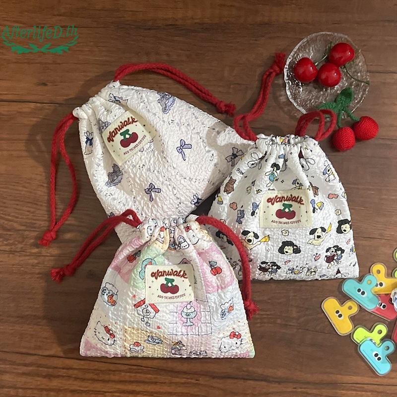 AF น่ารัก Hello Kitty Bow พิมพ์ Drawstring กระเป๋าลายสก๊อตสีแดงเชอร์รี่กระเป๋าเครื่องสําอางขนาดใหญ่ความจุแบบพกพา Sundries กระเป๋าเก็บของขวัญ A