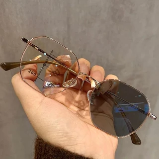 2025 รุ่นใหม่ซูมอัจฉริยะแว่นสายตายาวป้องกันแสงสีฟ้าหลายโฟกัสแว่นตาสายตายาวเปลี่ยนสีสบายๆโปรเกรสซีฟหลายโฟกัสแว่นสายตายาว