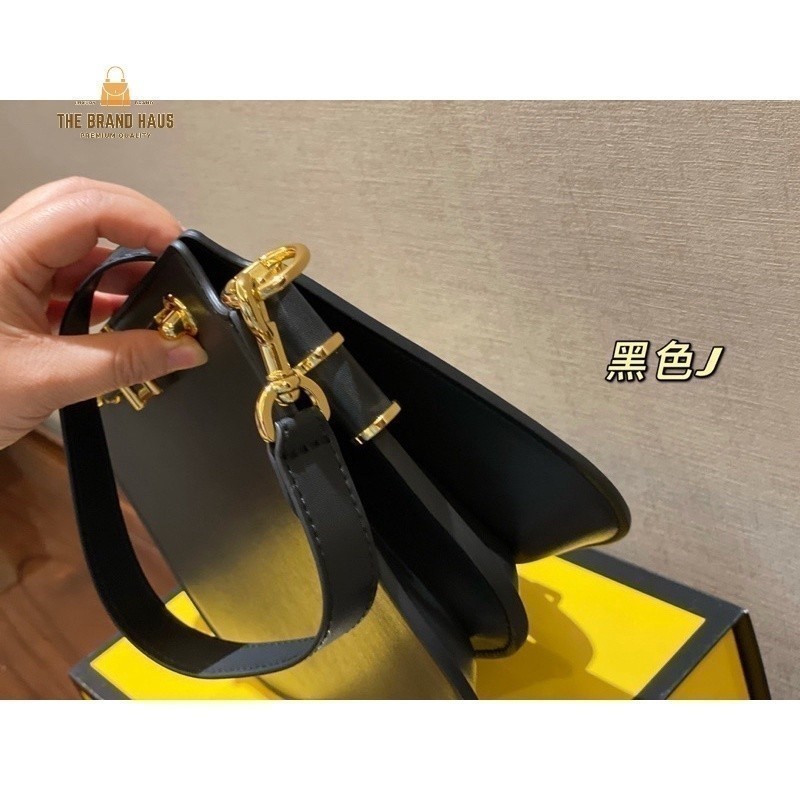 กระเป๋า Crossbody Fen***di Touch Fen***di กระเป๋าสะพาย Lock DoubleF