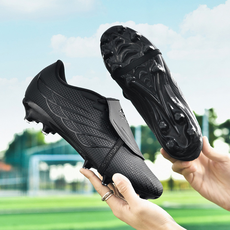 2025 สไตล์ใหม่ไม่มีรอยต่อบินถักรองเท้าฟุตบอลผู้ชาย Low-Top วัยรุ่น Spikes กีฬารองเท้า 4 สี AG Long Spike ขนาด 35-45