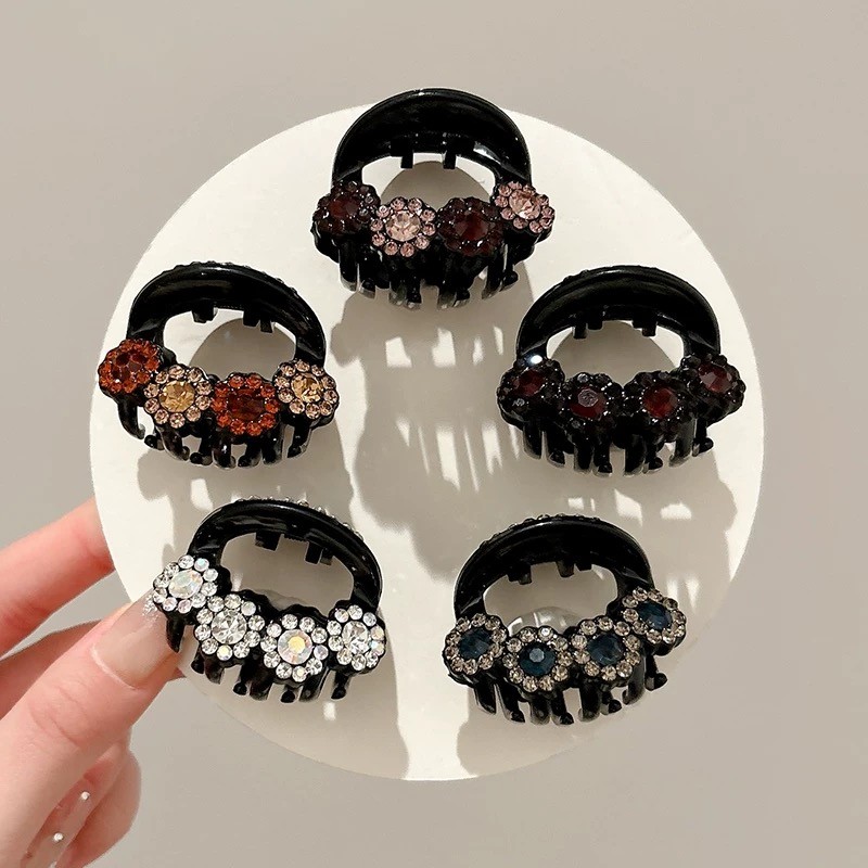 Grasp คลิปผมผู้หญิงที่มีปริมาณน้อย rhinestone ที่ด้านหลังศีรษะ 2025 สไตล์ใหม่ ความรู้สึกหรูหรา การ์ดหมวกกันน็อกครึ่งซิปผมระดับไฮเอนด์