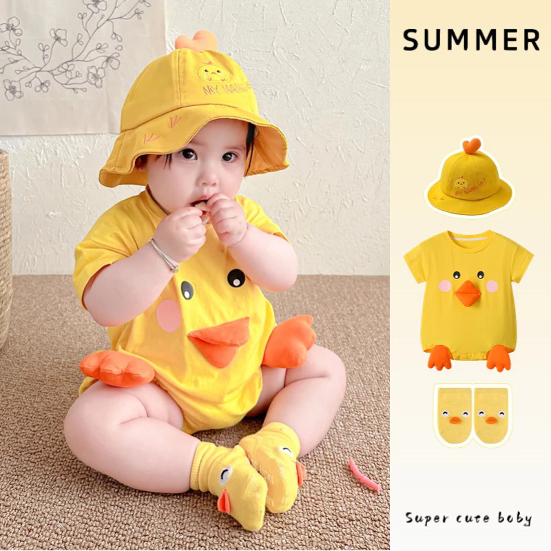 ฤดูร้อนใหม่เสื้อผ้าเด็กทารกชุดบอดี้สูทแขนสั้นพร้อมหมวกและถุงเท้า 0-24 เดือนนุ่มสบายสุดน่ารักเจี๊ยบ ชุดรอมเปอร์ สไตล์เกาหลี