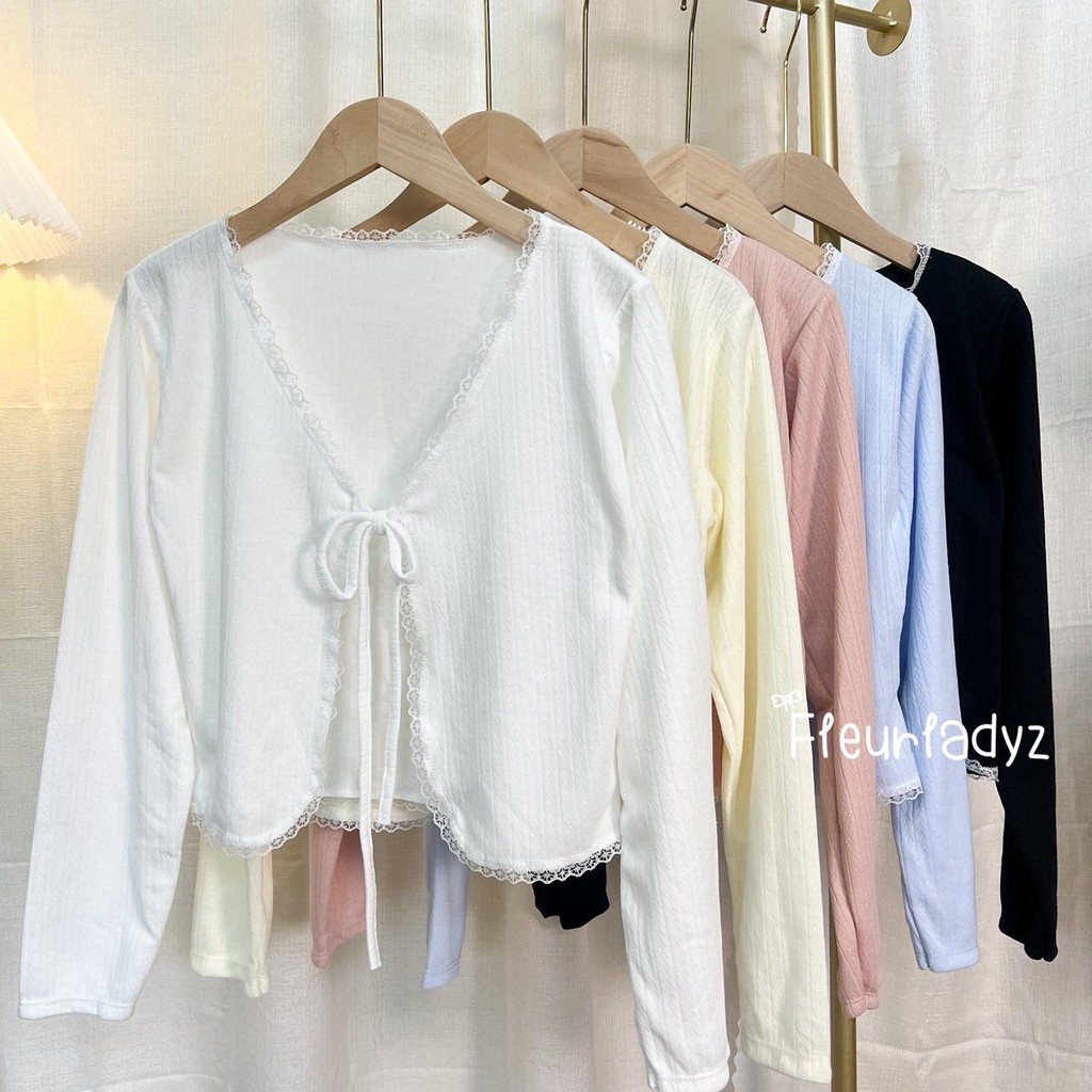 Fleurladyz เสื้อคลุมแขนยาว ผูกโบว์อก แต่งขอบลูกไม้