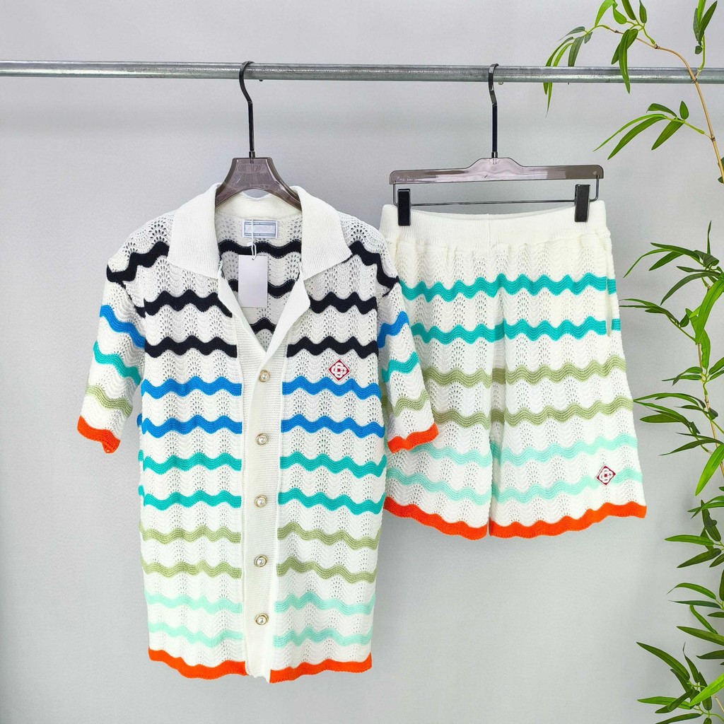 ชุดคาร์ดิแกนถัก Casabla**nca คอปกพับแขนสั้น + กางเกงขาสั้น ลายปะสองสี สำหรับทุกเพศ