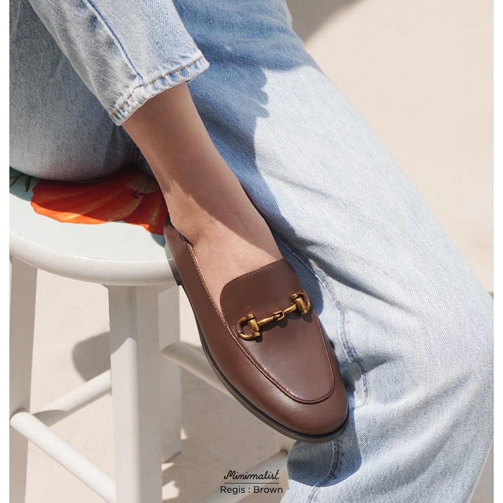 𝐌𝐈𝐍𝐈𝐌𝐀𝐋𝐈𝐒𝐓 รองเท้าหนังรุ่น Regis (Brown) ใส่เหยียบส้นได้ กับ 2 look ในคู่เดียว
