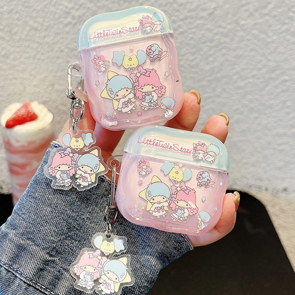เคสหูฟังสําหรับ แอร์พอด 4 มือโปร 3 2 1 ของผู้หญิง หวานน้อยแฝดดาวรูปแบบนุ่ม ทีพียู ขอบคลื่นกันกระแทกบลูทูธไร้สายหูฟังฝาครอบป้องกันเปลือกที่มีจี้ป้องกันการสูญ