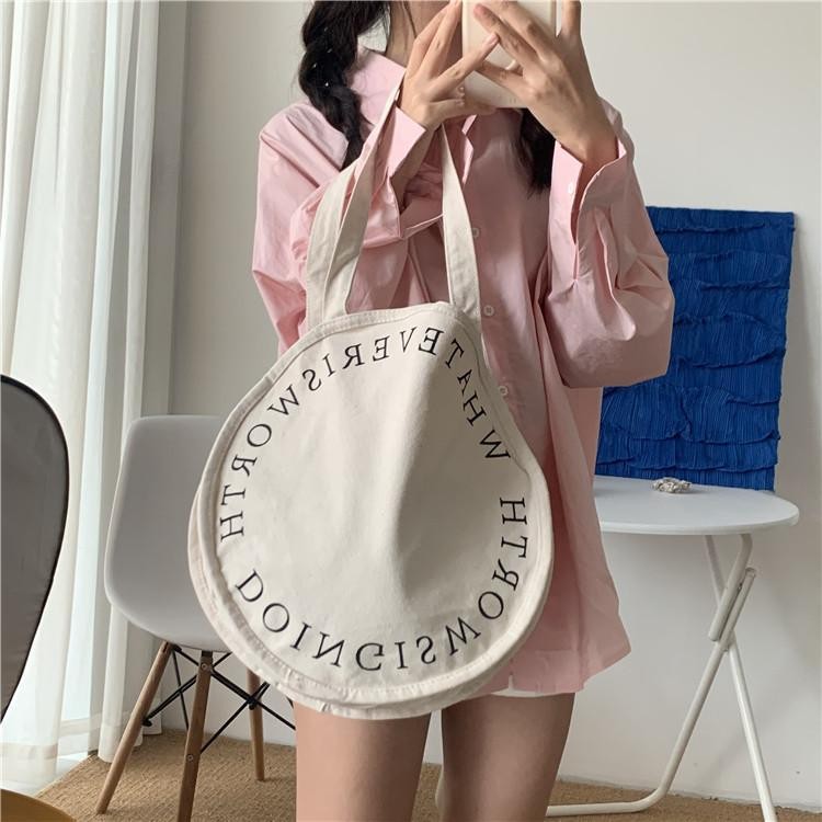ฤดูใบไม้ร่วงฤดูหนาวสไตล์ใหม่ภาษาฝรั่งเศสคํา Niche ins รอบทํางาน Hand-Carrying One-Shoulder กระเป๋าผ้าใบ Retro วรรณกรรมช้อปปิ้งกระเป๋า Fema