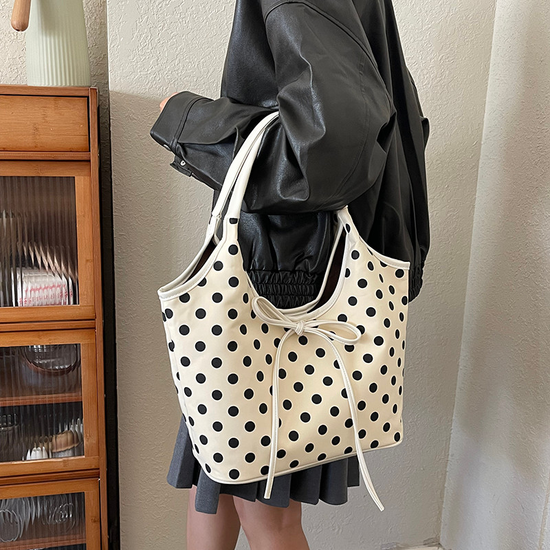 แฟชั่น Polka Dot สุภาพสตรีไหล่ข้างเดียวรักแร้กระเป๋าขนาดใหญ่ความจุ Casual แบบพกพา Tote Bag