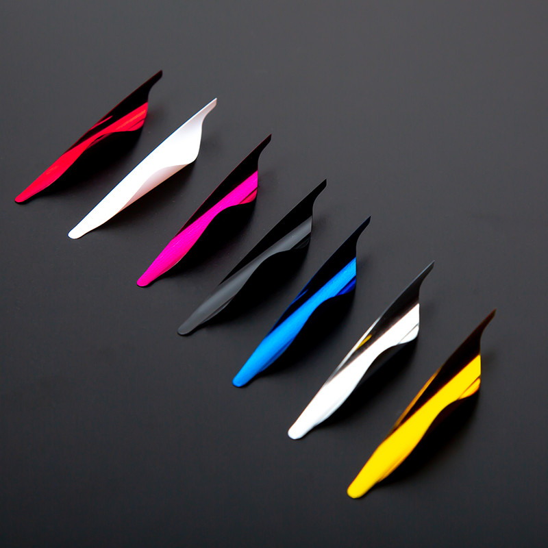50 ชิ้น 1.8 นิ้วสุดฮอต Spin Vanes Spiral Feather พร้อมสติกเกอร์เทป DIY อุปกรณ์เสริมแบดมินตันปีกขวา