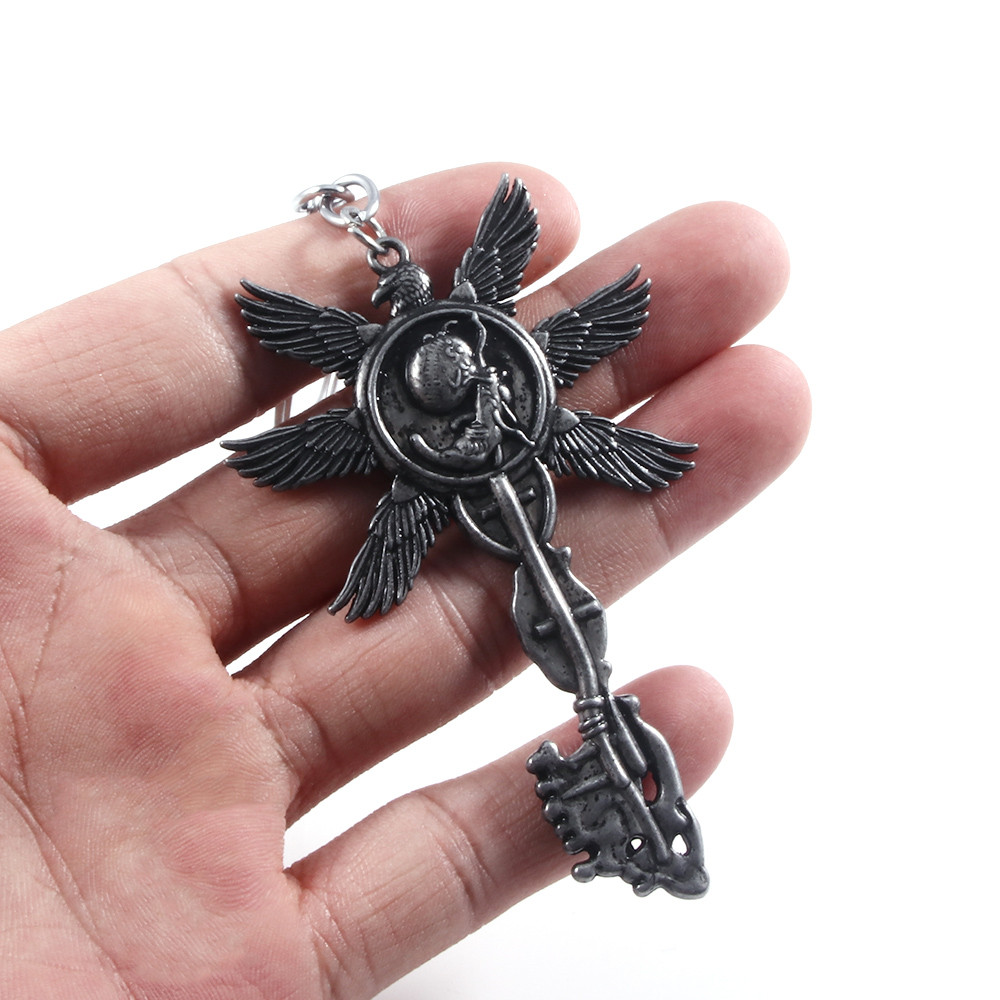 Residents Evils 8 Village Key Chains Vintage Six-Winged Unborn Key จี้พวงกุญแจสําหรับผู้หญิงผู้ชายพวงกุญแจเครื่องประดับ