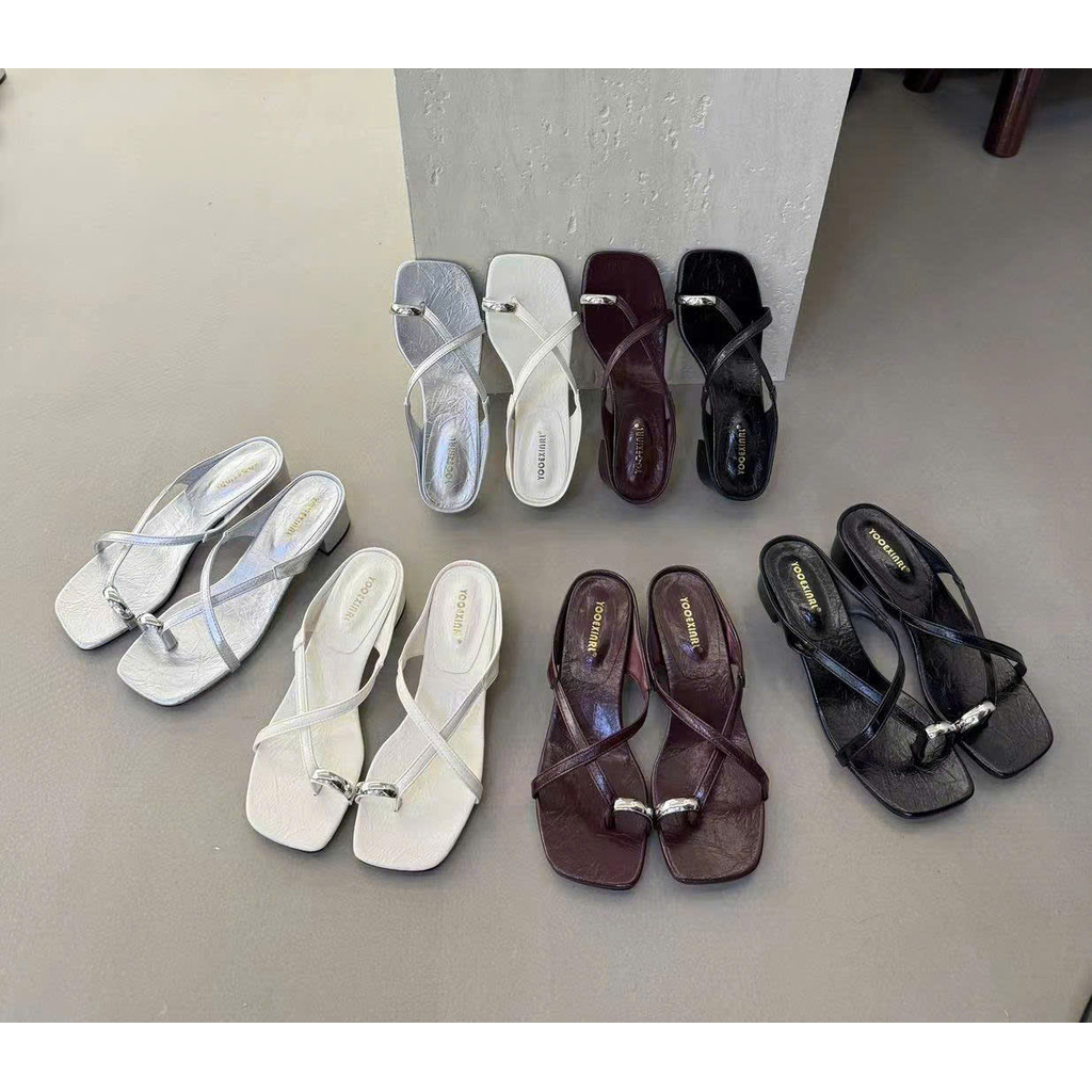 (FORM TO BACK 1 SIZE) รองเท้าแตะสายไขว้แฟชั่น 4 ซม. จาก QCCC GU79 ANN_Official