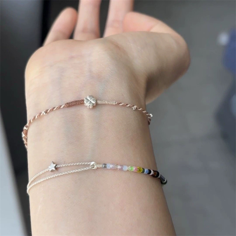 ผู้หญิงยอดนิยมที่ทําด้วยมือเชือกสร้อยข้อมือโคลเวอร์สี่ใบ - รูปที่ 3