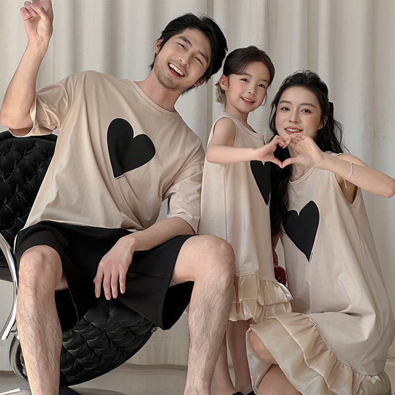 สไตล์ใหม่เวอร์ชั่นเกาหลีแฟชั่นครอบครัว สี่เสื้อยืด พ่อแม่และลูก เสื้อ亲子装街头个性服装