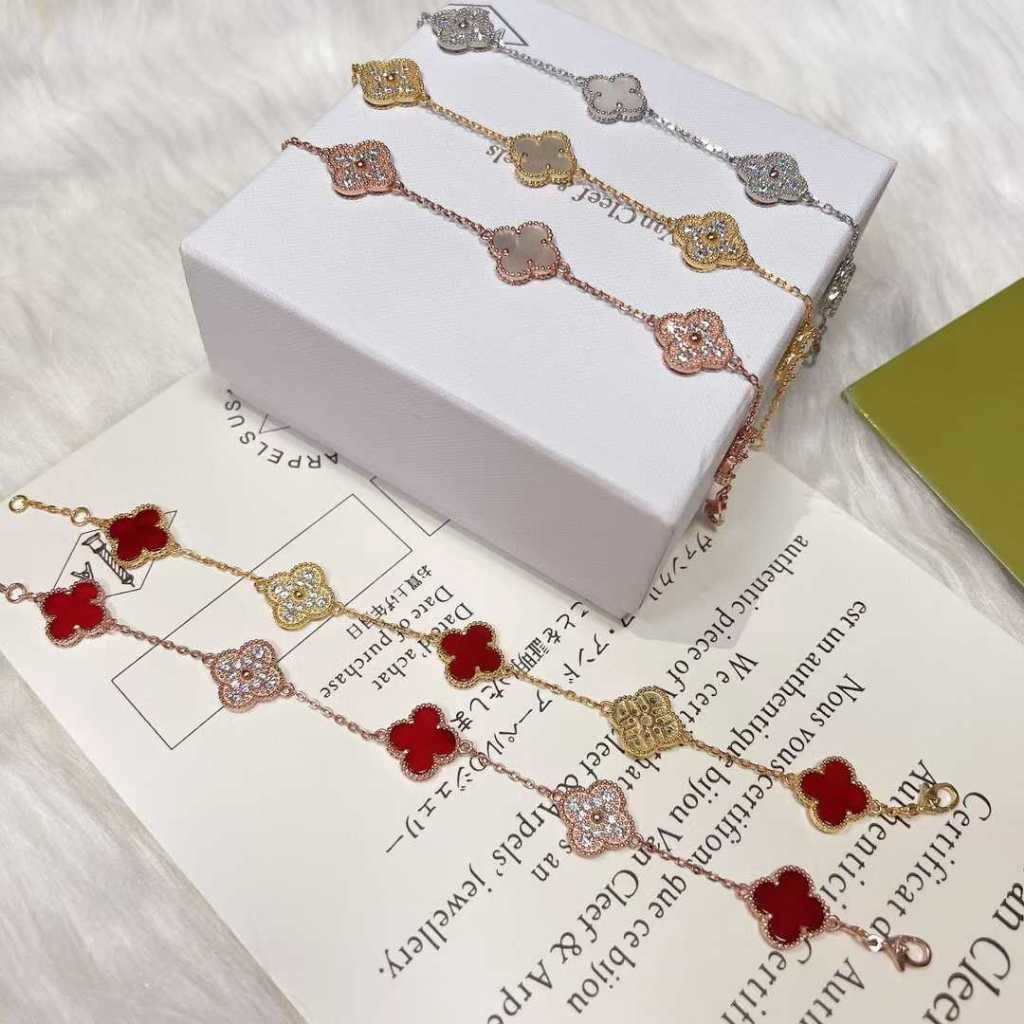 bracelet 18K Gold ดีไซน์ใบเซเว่นโชคดีพร้อมเพชร จาก Van Cleef