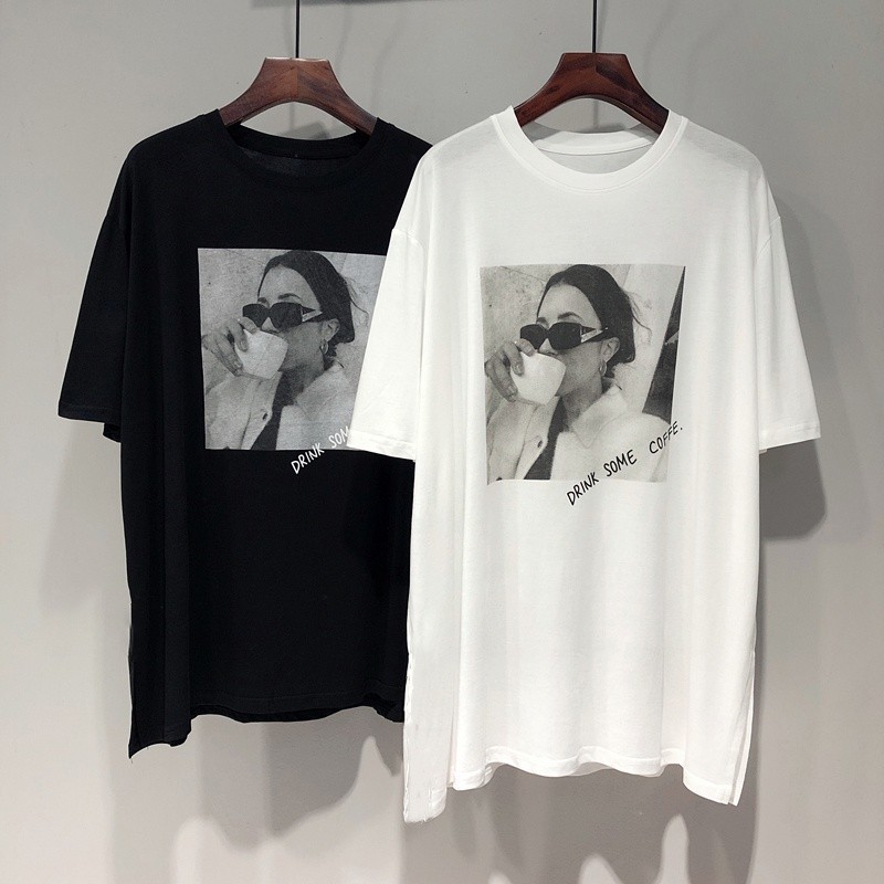 （จัดส่งตลอด 24 ชั่วโมง）REOY_STUDIO เสื้อยืดคอกลม แขนสั้น พิมพ์ลาย ทรงหลวม สไตล์เกาหลี เรโทร เรียบง่าย สําหรับผู้หญิง