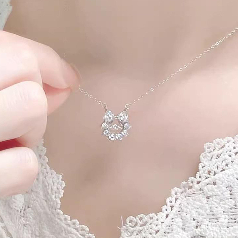 สร้อยคอเวอร์ชั่นเกาหลี Agile Knot Series สำหรับผู้หญิง สไตล์.High-end ประณีตพวงหรีดดอกไม้และผีเสื้อ 