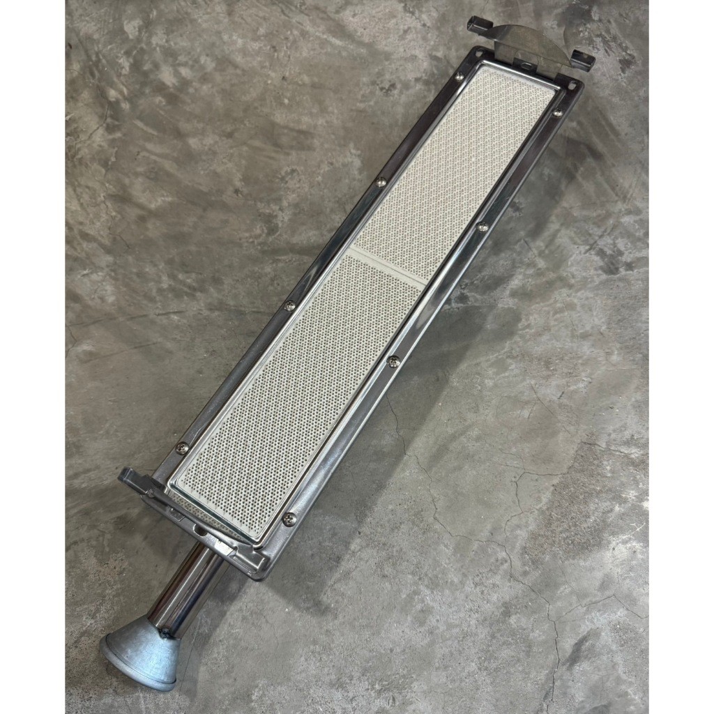 หัวเตาแก๊สปิ้งย่าง อะไหล่เตา JTL สำหรับเตาปิ้งย่าง ขนาด 9 X 48 ซม (วัดจากส่วนที่ยาวที่สุด)