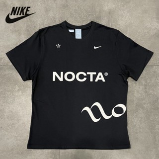 Nike ของแท้ 100% เสื้อยืดแขนห้าส่วน พิมพ์ลายตัวอักษร NOCTA ทรงหลวม สไตล์สตรีทวินเทจ สําหรับผู้ชาย DM1727