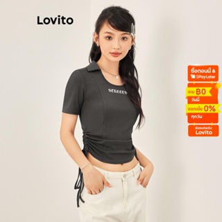 Lovito เสื้อยืดลำลอง แขนสั้น ผูกเชือก ลายตัวอักษร สำหรับผู้หญิง L53AD034 (สีเทาเข้ม)