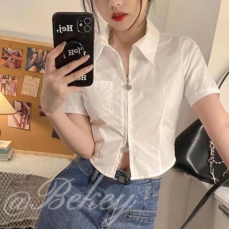 【ประเทศไทย จัดส่ง &สินค้าสปอต】 ผู้หญิงเกาหลี เสื้อโปโลครอป แขนสั้น ซิปฤดูร้อน แฟชั่นสลิม เสื้อแจ็กเกต