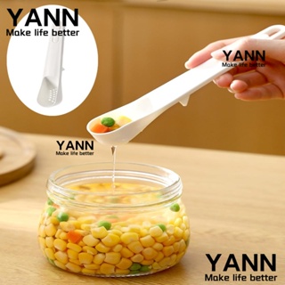 Yann1 ช้อนส้อมพลาสติก ขนาดเล็ก แบบพกพา ทนทาน สีขาว 2-in-1 อเนกประสงค์ สําหรับกรองน้ํามัน น้ําผลไม้