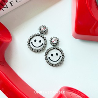 ต่างหู Drop Smiley สีเงิน น้ำหนักเบา สวยใส่สบาย UA0884-04 Unreasonable Accessories