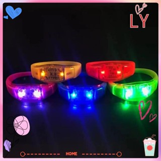 Ly สร้อยข้อมือเรืองแสง LED 2 ชิ้น, ไฟกระพริบ หลากสี กําไลข้อมือ เปิดใช้งานเสียง กีฬา เปิดใช้งาน สายรัดข้อมือ สายรัดข้อมือกีฬา สายรัดข้อมือกลางคืน