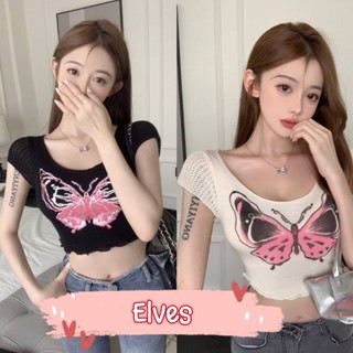 Elves✨พร้อมส่ง✨  เสื้อครอปคอกลม ไหมพรมแขนสั้น ดีเทลขอบระบาย  ~9080~ -C