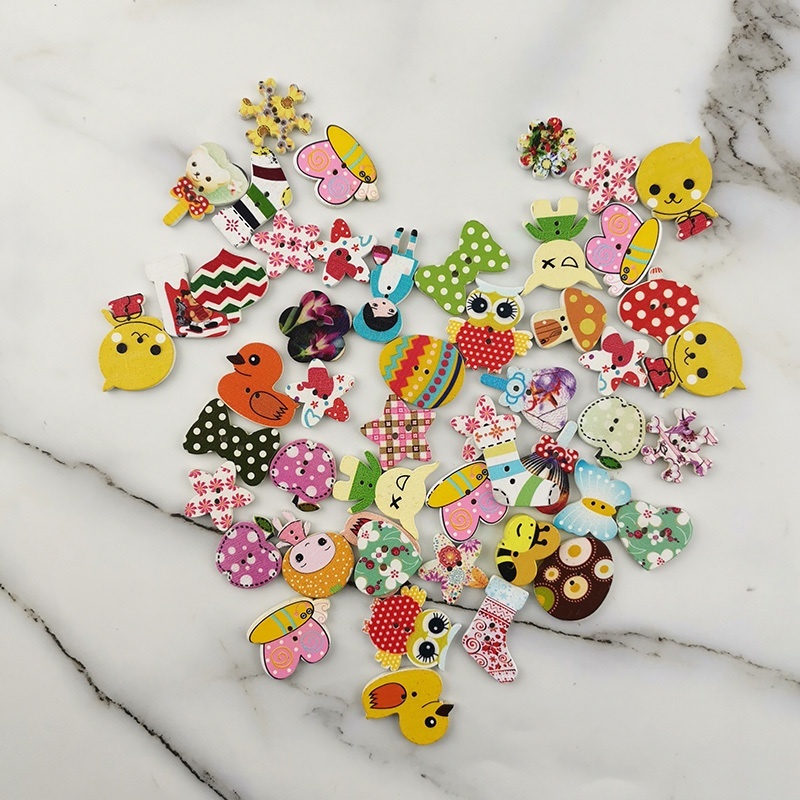 (50 ชิ้น / ถุง) กระดุม 2 รู คละสี อุปกรณ์เสริมเสื้อผ้า แฮนด์เมด DIY อุปกรณ์เย็บผ้า กระโปรง