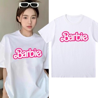 พร้อมส่ง เสื้อยืดแขนสั้น ผ้าฝ้ายแท้ พิมพ์ลายภาพยนตร์บาร์บี้ ทรงหลวม แฟชั่นฤดูร้อน สําหรับผู้ชาย และผู้หญิง @-