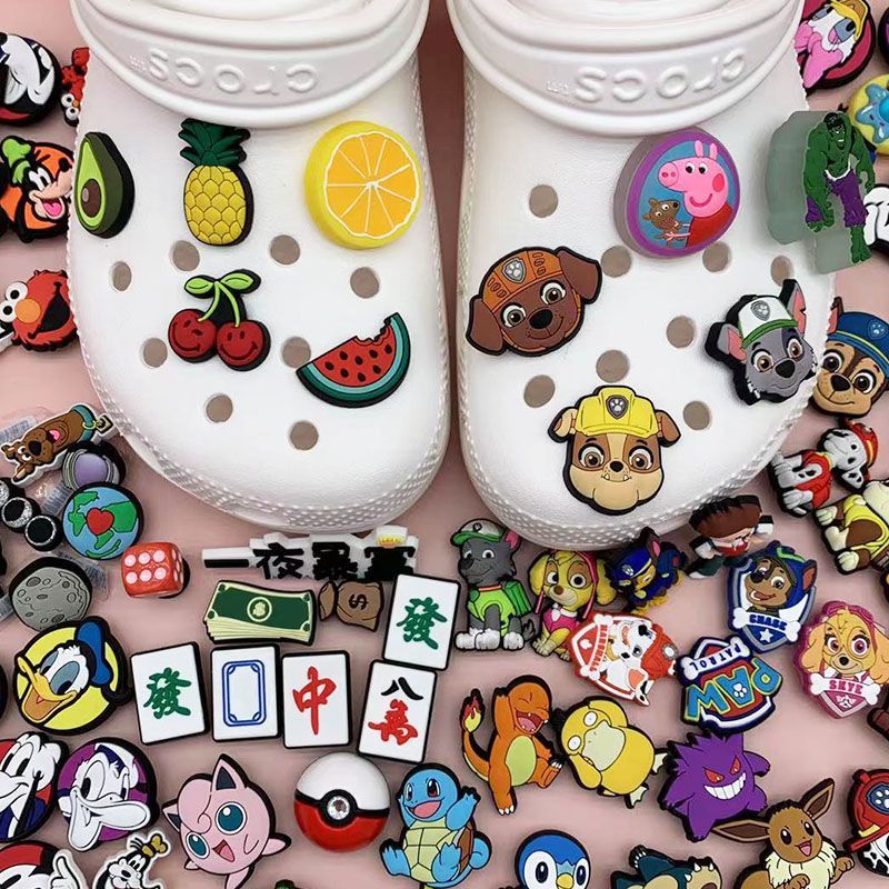 Crocs jibbitz หัวเข็มขัดรองเท้ารูการ์ตูนน่ารัก Crocs charms Star Wars series รองเท้าแตะหัวเข็มขัดตกแต่งแฟชั่นรูเกาหลีรองเท้าดอกไม้