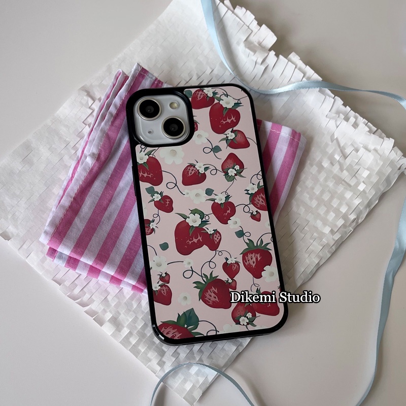 เคสโทรศัพท์มือถือ ขอบนิ่ม ลายดอกไม้ สตรอเบอร์รี่ สีดํา สําหรับ 14pro 13promax 12 11 xsmax xr