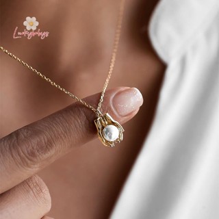 Luckybabys&gt; แฟชั่นใหม่ ถือมือ สร้อยคอมุก สร้างสรรค์ มินิมอล เสน่ห์ เครื่องประดับสําหรับผู้หญิง มุก ในฝ่ามือ จี้นิ้วมือ สร้อยคอ ใหม่