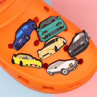 การ์ตูนรถจี๊ป Croc Pin รถแข่ง Jibbitz Charm JDM รถบรรทุก Croc Jibbits สําหรับเด็ก อุปกรณ์เสริมรองเท้า จี้รองเท้า หมุดตกแต่ง