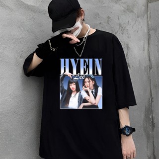 เสื้อยืดคุณภาพดี       (ขายส่งได้)Hyein NEWJEANS HOMAGE TEE