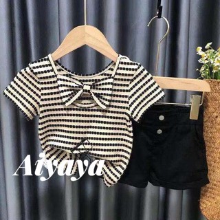 Aiyaya ชุดเซ็ทเด็กผู้หญิง เสื้อผ้าลายทาง+กางเกงขาสั้น ชุด2ชิ้น ด้วยธนู เรียบง่ายและสะดวกสบาย （775）