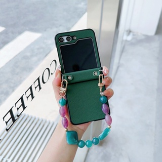 เคสโทรศัพท์มือถือหนัง กันกระแทก ประดับลูกปัด พร้อมสายโซ่คล้อง แบบพกพา สําหรับ Samsung Galaxy Z Flip 5 4 3 Flip5 Flip4 Flip3 5G