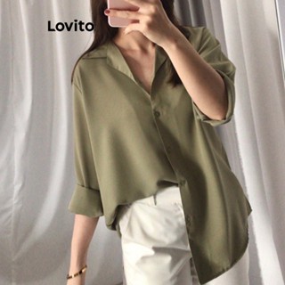 Lovito เสื้อเบลาส์ลําลอง คอวี เรียบง่าย สําหรับผู้หญิง LNA20049 (สีเขียว)