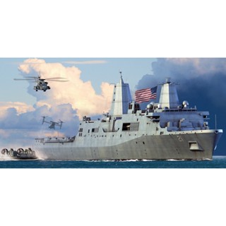 Hobbyboss ทรัมเปเตอร์ 1/700 US Navy "New York" Dock Landing Ship (LPD-21) 83415