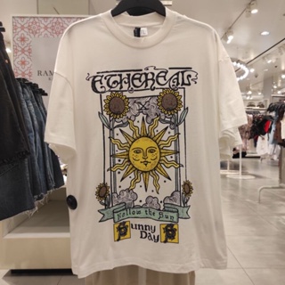 [S-5XL]เสื้อยืด โอเวอร์ไซซ์ พิมพ์ลาย Sunny Day H&amp;M Original Store ผ้านุ่มสบายและระบายอากาศเหมาะสำหรับผู้ชายและผู้หญิง