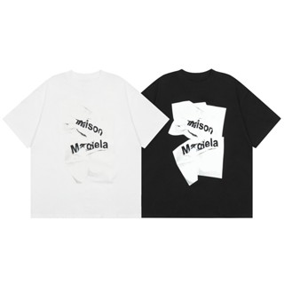 Maison Margiela - ใหม่! เสื้อแขนสั้น พิมพ์ลายโลโก้ตัวอักษร ด้านหน้า สําหรับผู้ชาย และผู้หญิง